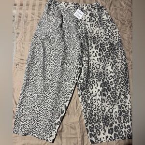 DAVI & DANI Leopard Print Pants - Black & White